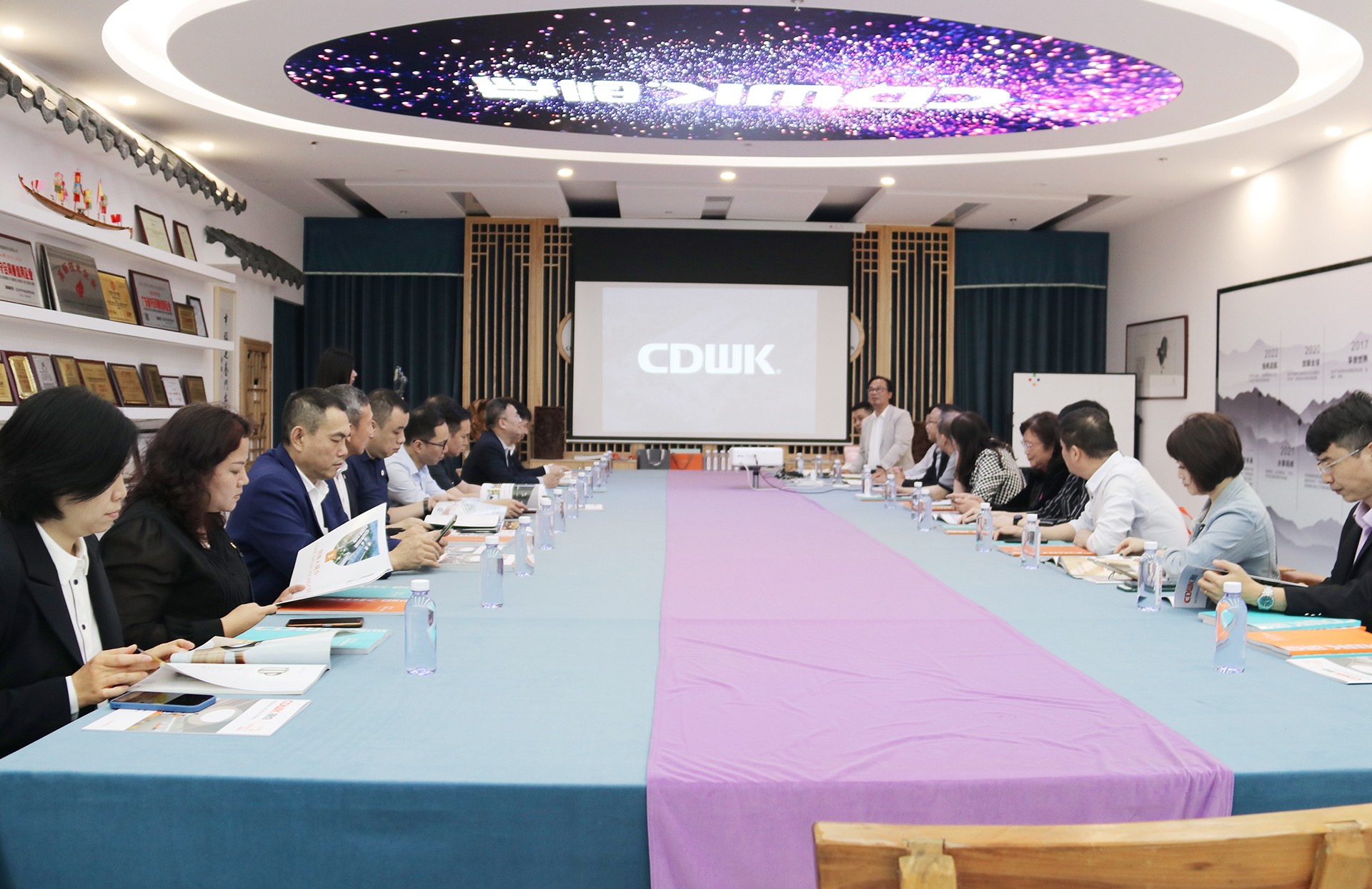 熱烈歡迎深圳市飯店業(yè)協(xié)會會員單位領(lǐng)導蒞臨創(chuàng)點指導交流！